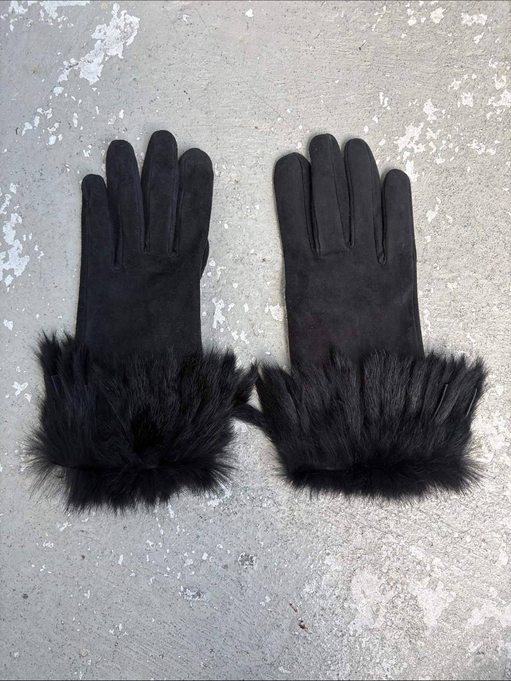 Soft suede leather gloves with a fur cuff